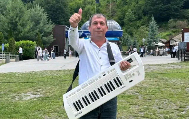 Musiqiçini maşın vurub öldürdü