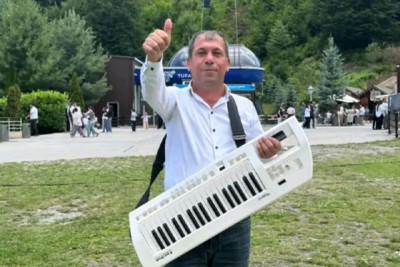 Musiqiçini maşın vurub öldürdü